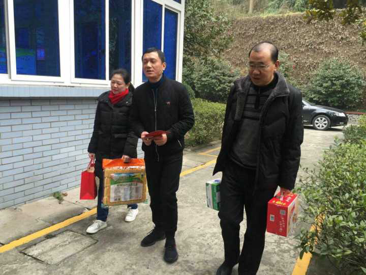 集團公司領導大年三十到一水廠 慰問一線職工
