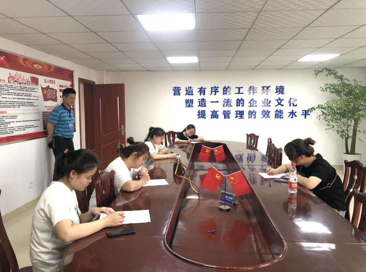你我手牽手，爭做文明星