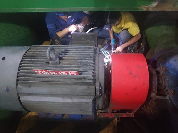 通宵奮戰(zhàn)，順利完成一水廠泵站電氣改造