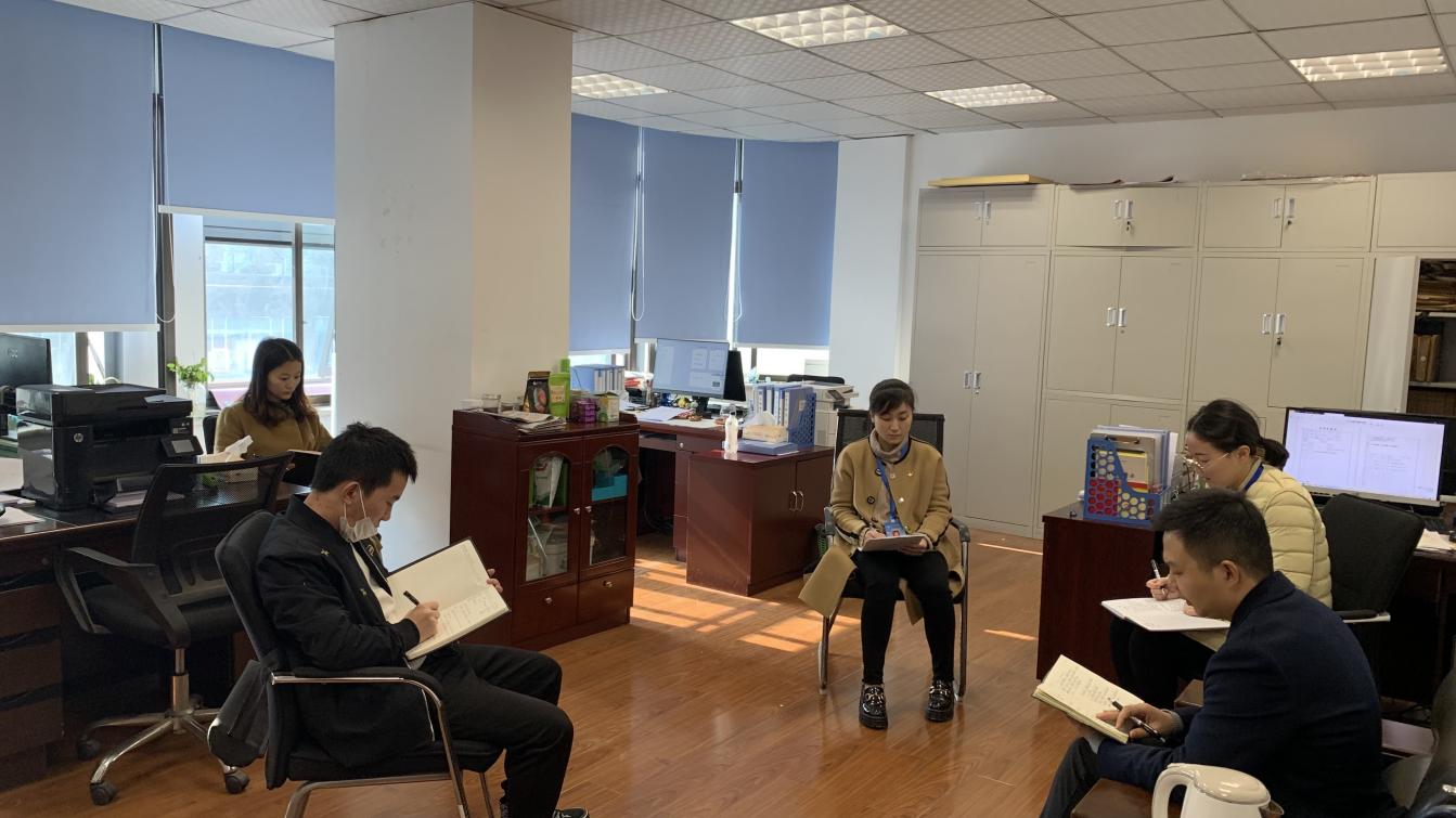 黨群工作部深入學(xué)習(xí)貫徹黨的十九屆六中全會(huì)精神、習(xí)近平法治思想和宜賓市第六次黨代會(huì)精神