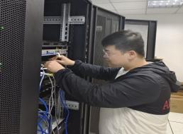《榜樣在身邊》系列報道——王海宇、徐蕾：青春奮斗正當時(shí)